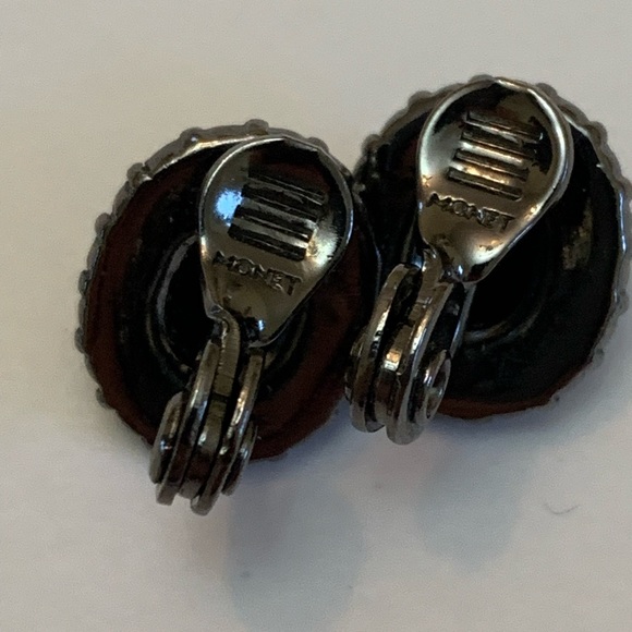 Monet Signed Clip On Earrings Black Faceted Glads Gem Gunmetal Tone - Picture 6 of 8
